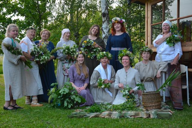 Folkloras kopa "Vecsaule"